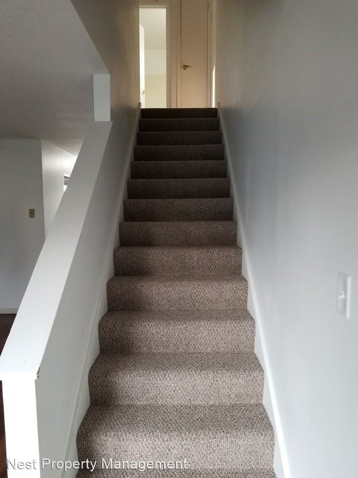 704 18th Ave - Photo 3 of 9