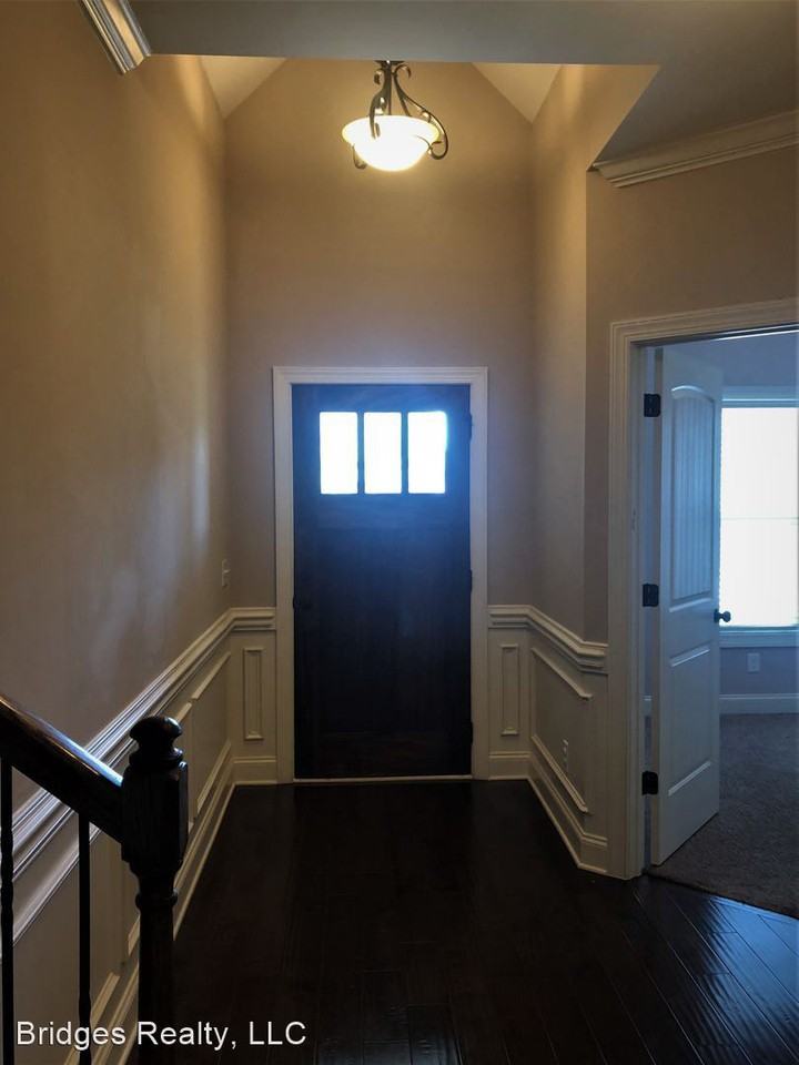 245 Tulip Dr - Photo 2 of 14