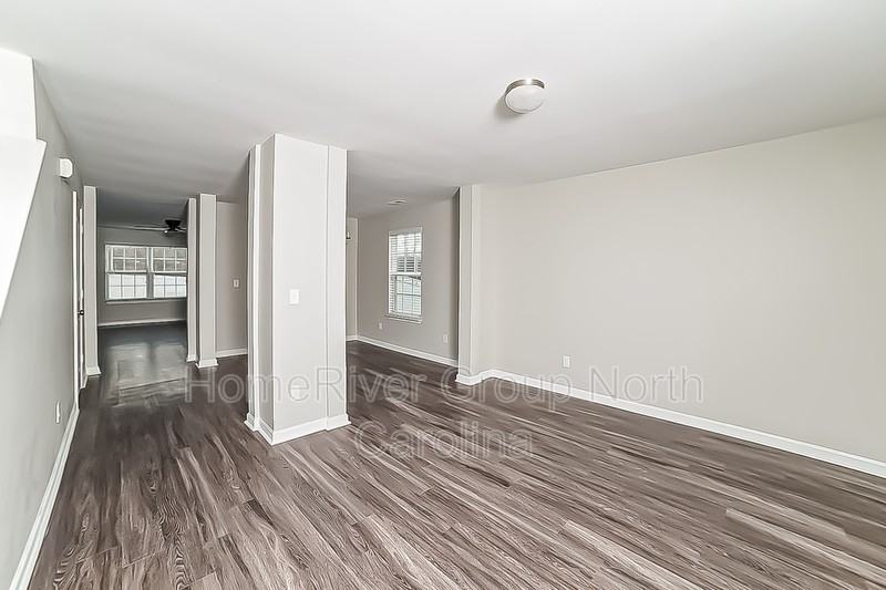 1352 Aurora Glen Dr - Photo 2 of 20