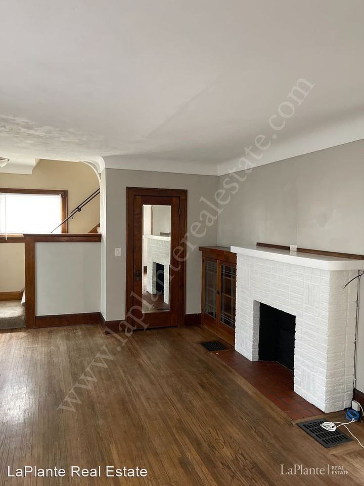 2339 Castlewood Dr - Photo 3 of 18