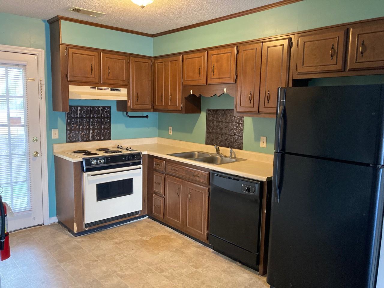 140 Lanier Dr #126 - Photo 3 of 6