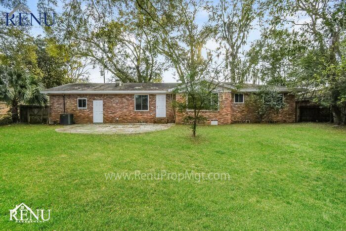 1321 Grandview Dr - Photo 2 of 32