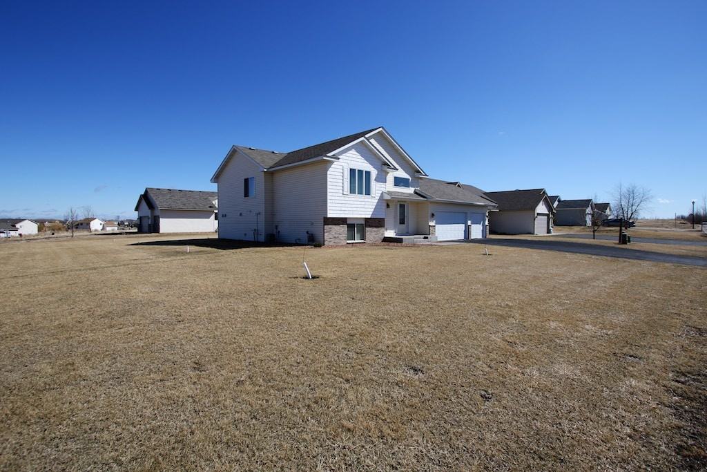 128 Summerfield Dr - Photo 2 of 17