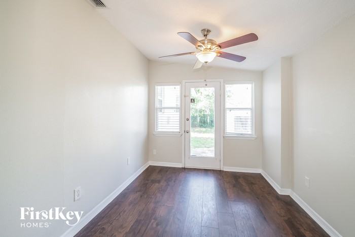 3272 Shetland Rd W - Photo 3 of 17