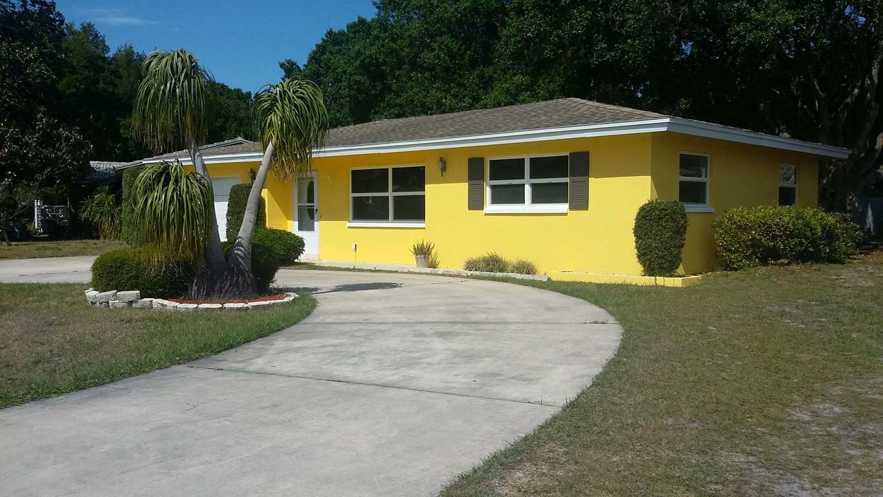 2392 Indigo Dr - Photo 2 of 13