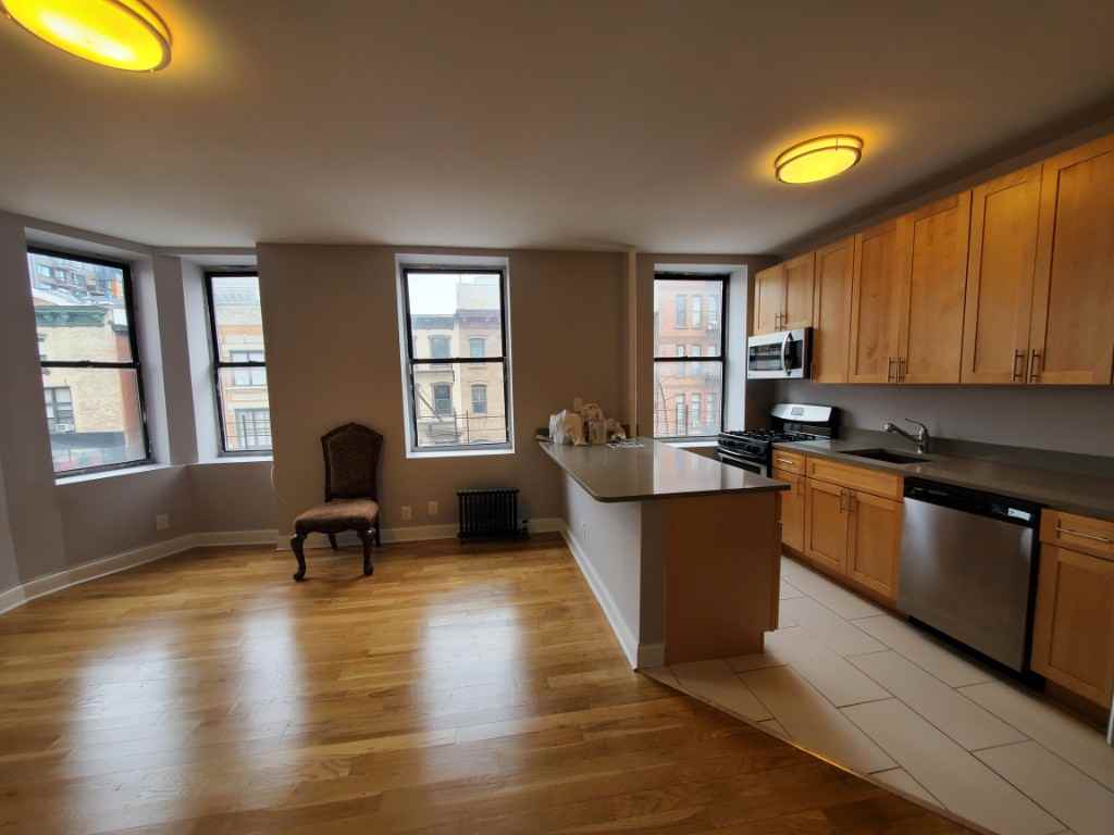 27 E 124th St #2B
