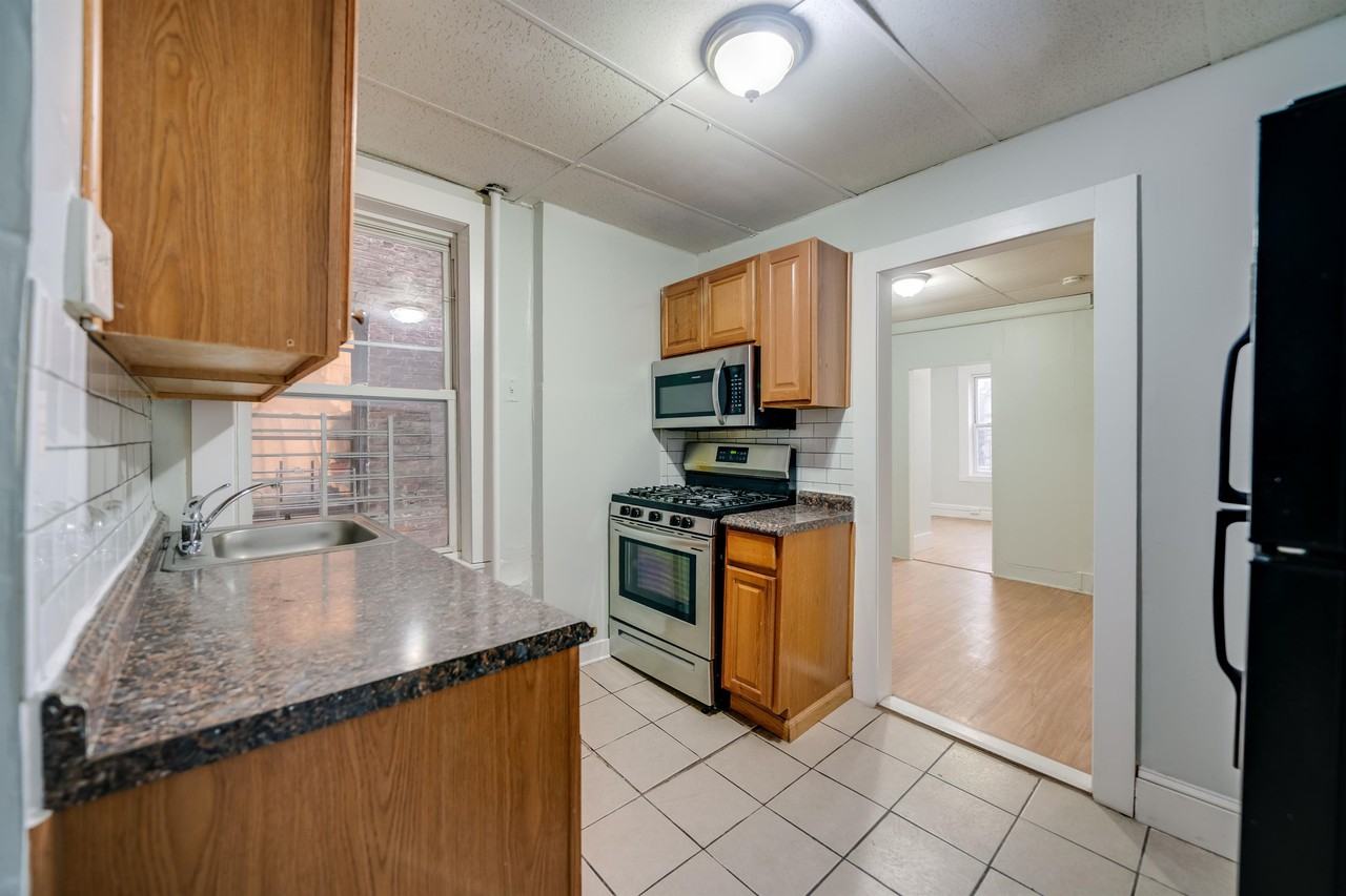 5309 Hudson Ave #05 - Photo 2 of 9