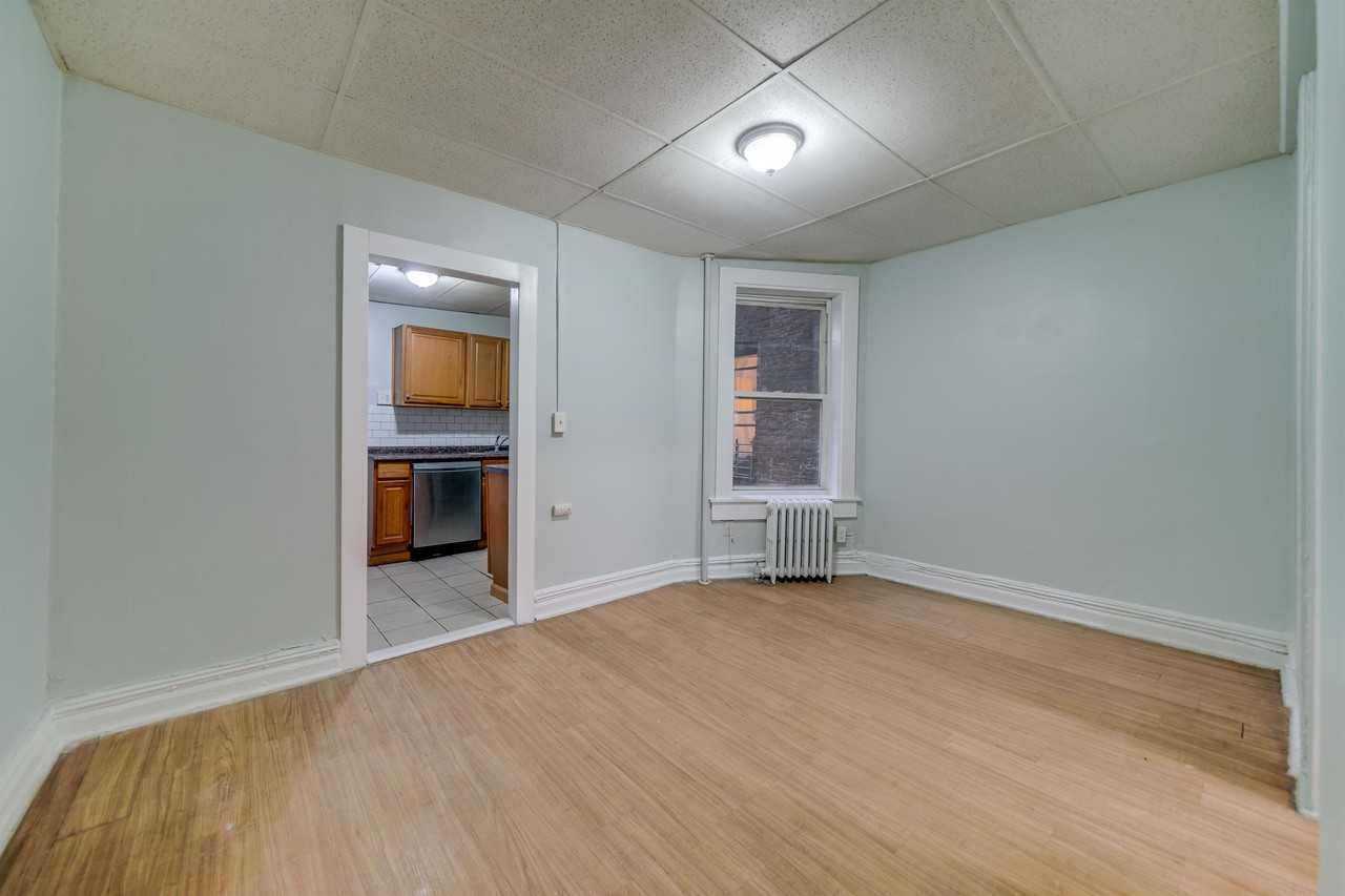 5309 Hudson Ave #05 - Photo 3 of 9