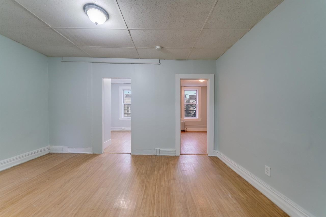 5309 Hudson Ave #05 - Photo 4 of 9