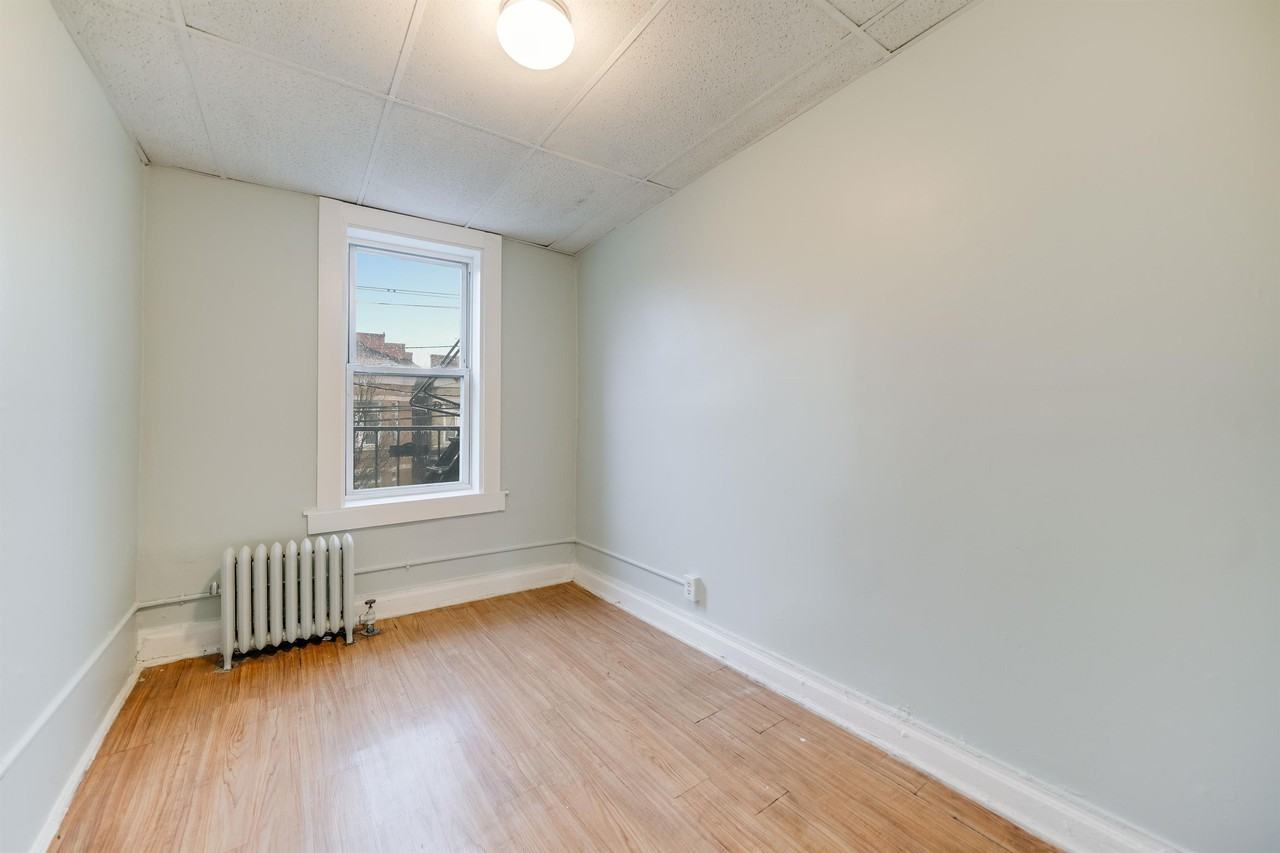 5309 Hudson Ave #05 - Photo 7 of 9