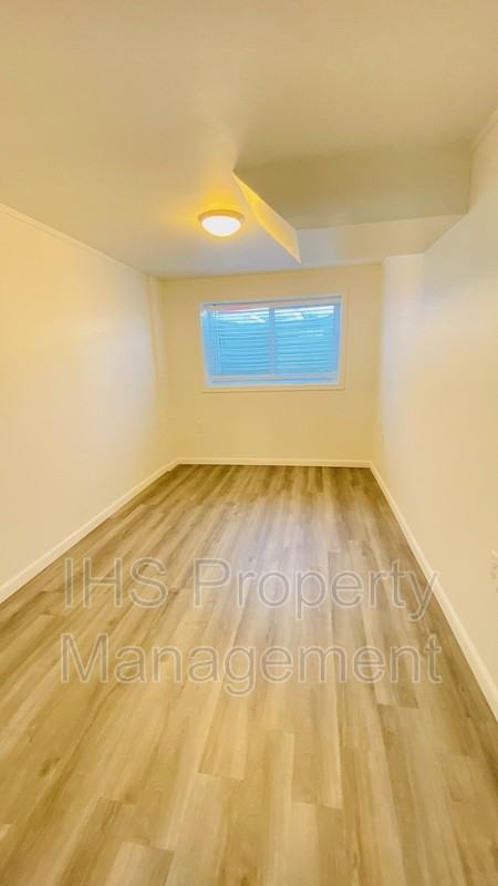 504 Delafield Ave - Photo 3 of 18