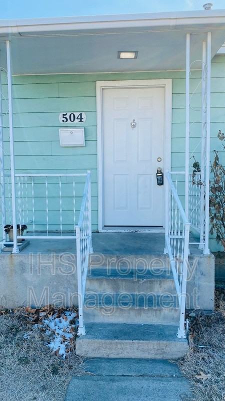 504 Delafield Ave - Photo 2 of 18