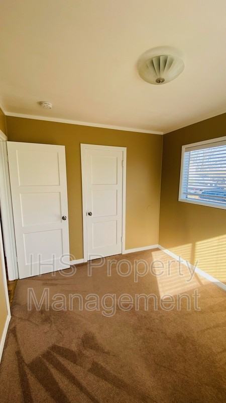 504 Delafield Ave - Photo 7 of 18