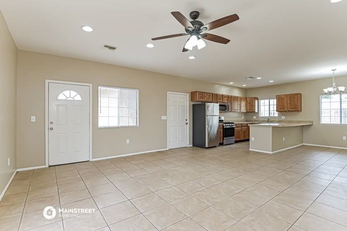 5740 S Hildreth Ave - Photo 3 of 16