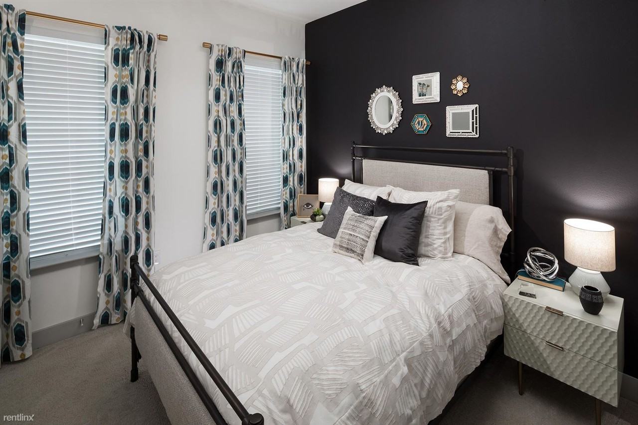 2323 Polk St - Photo 2 of 9