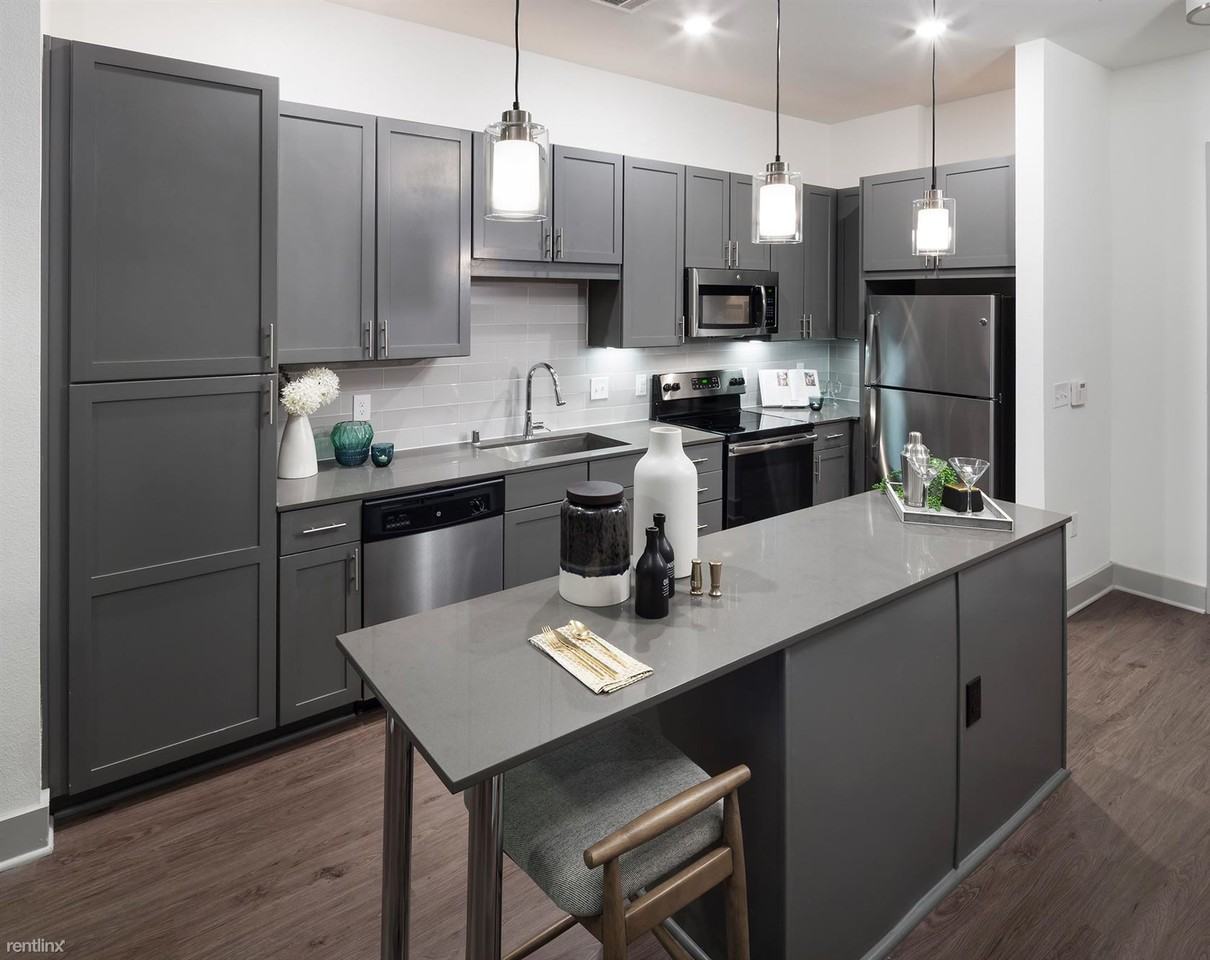 2323 Polk St - Photo 3 of 9