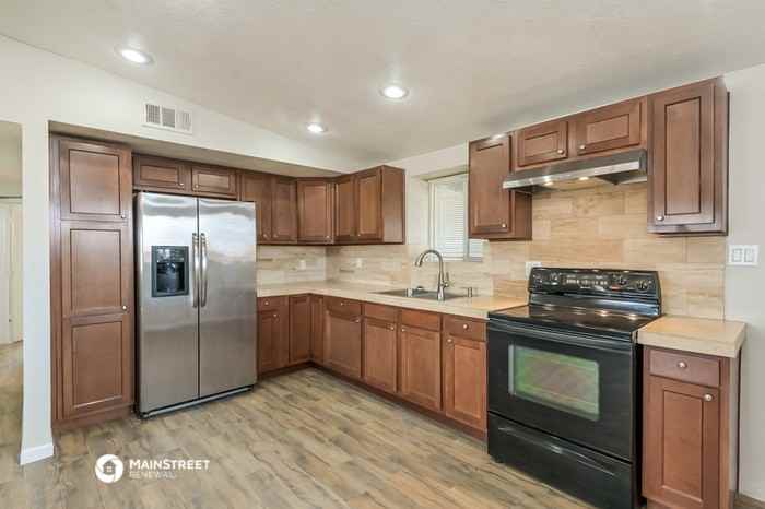 3126 S Naco Vis - Photo 2 of 4