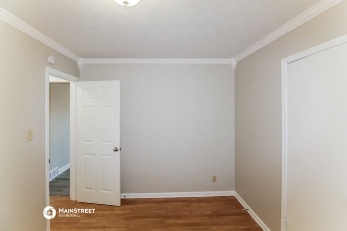 1350 Ryanwood Ave - Photo 3 of 4