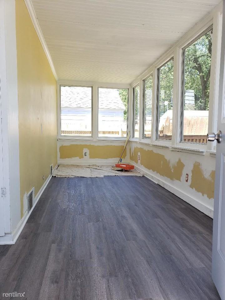 107 Farnham St Se - Photo 2 of 10