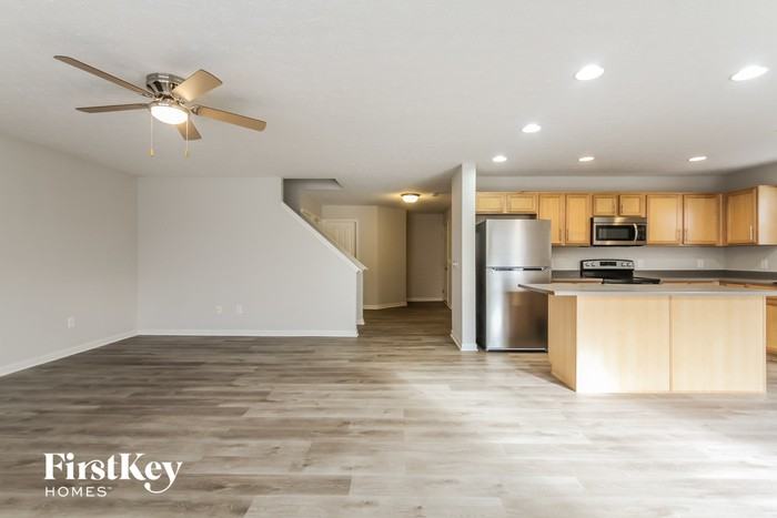 8132 Carina Dr - Photo 3 of 15