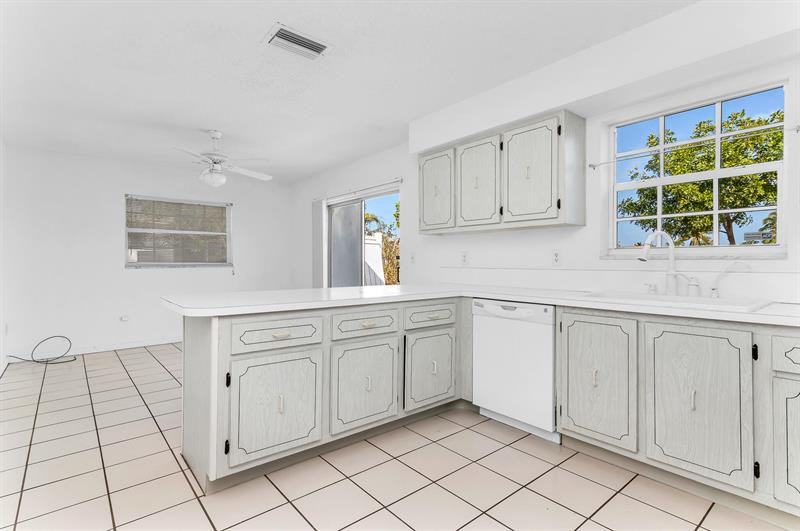 10905 Eureka Street - Photo 3 of 10