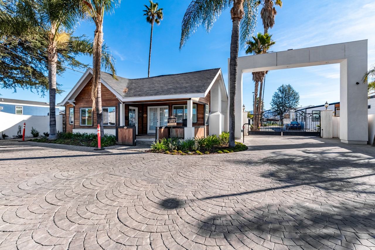 Hollywood Backlot Bungalows 8250 Lankershim Blvd, Los Angeles, CA 91605 Apartment for Rent