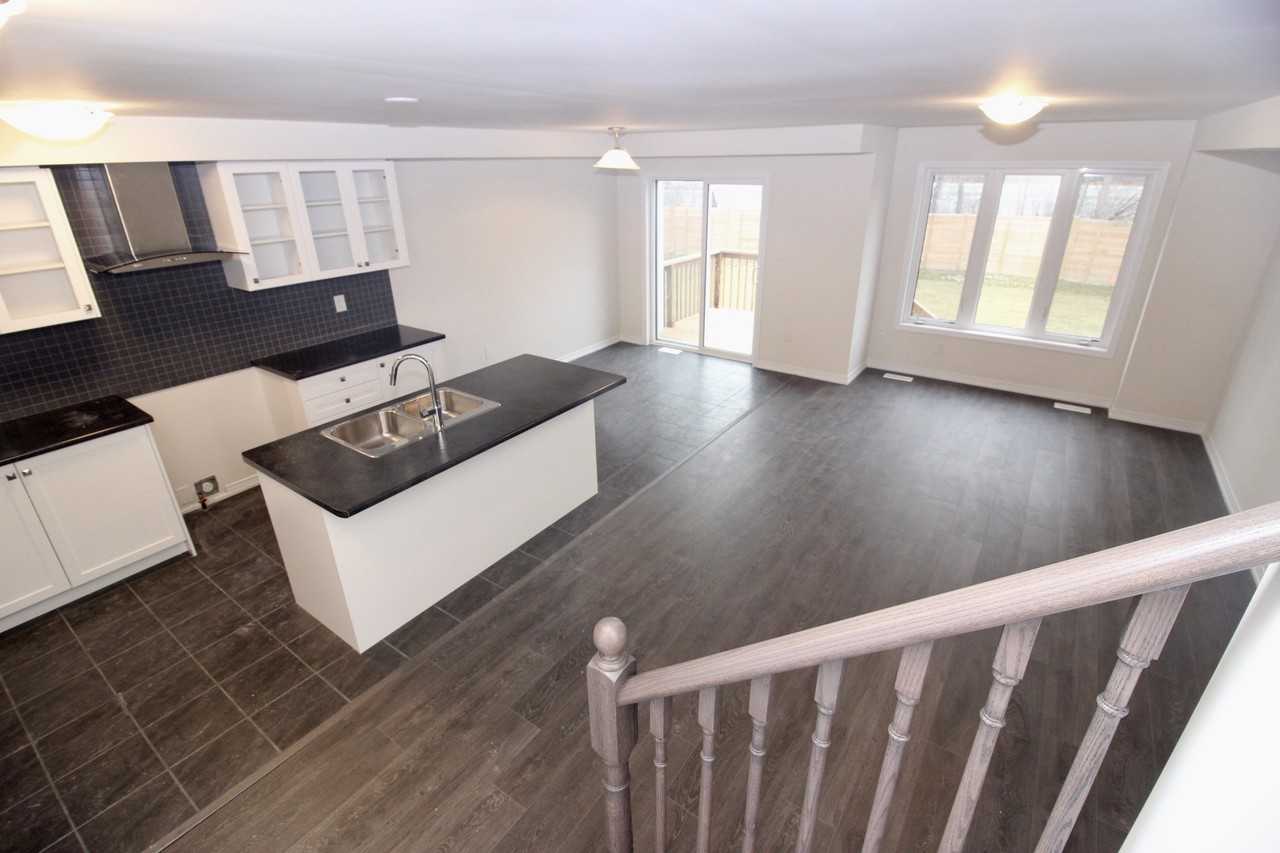 190 Esther Cres #1 - Photo 6 of 14