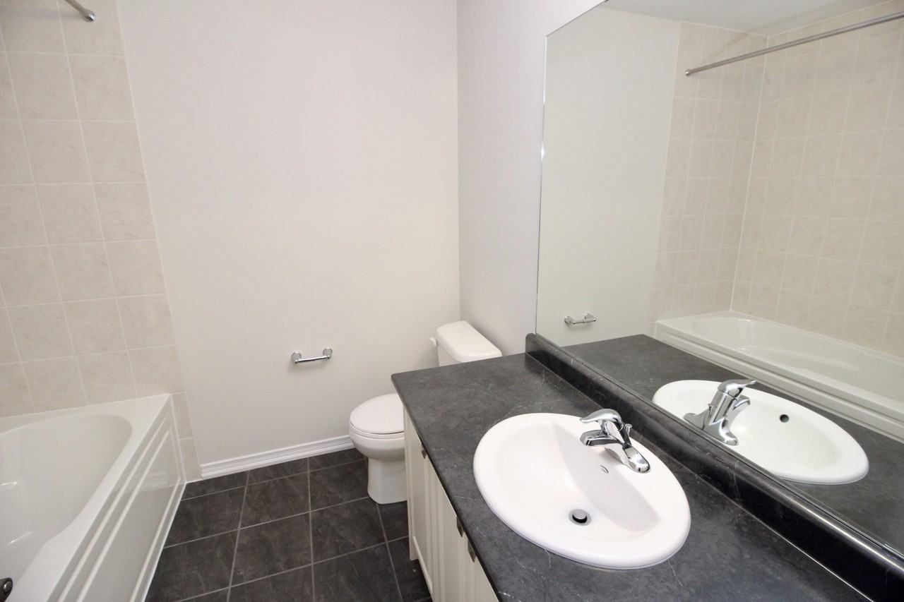 190 Esther Cres #1 - Photo 7 of 14