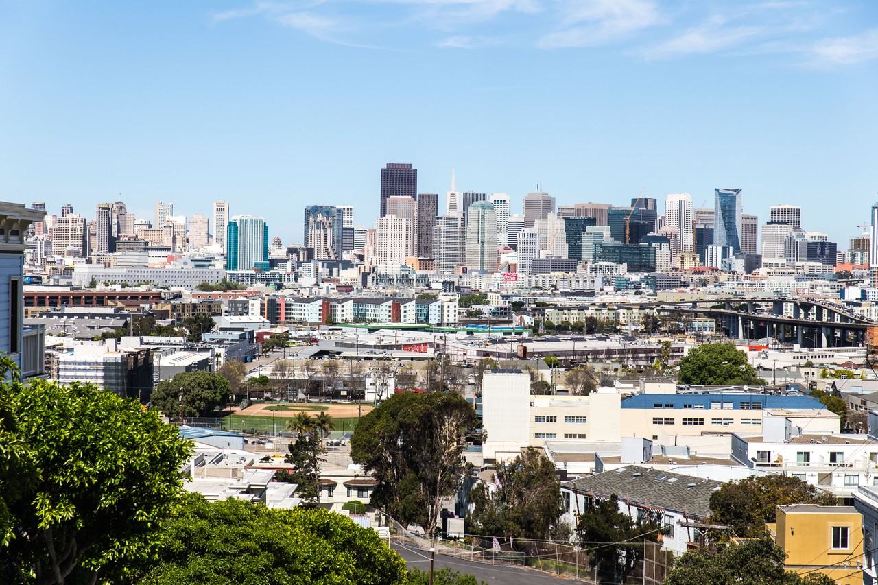 584 Wisconsin St - Photo 3 of 11