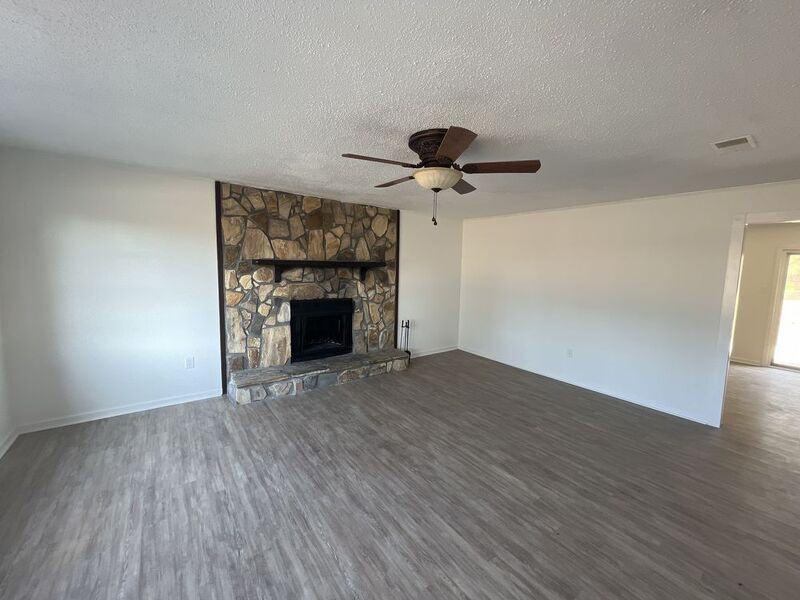 2605 Teakwood Dr - Photo 3 of 13