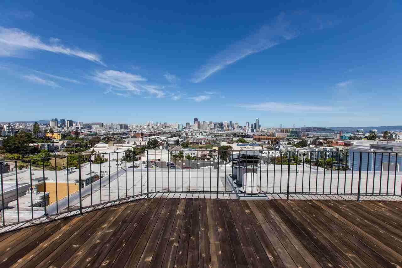 584 Wisconsin St - Photo 2 of 11