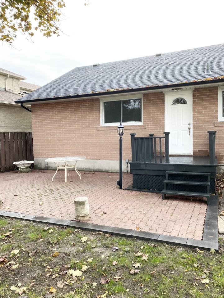125 Fairglen Avenue - Photo 3 of 18