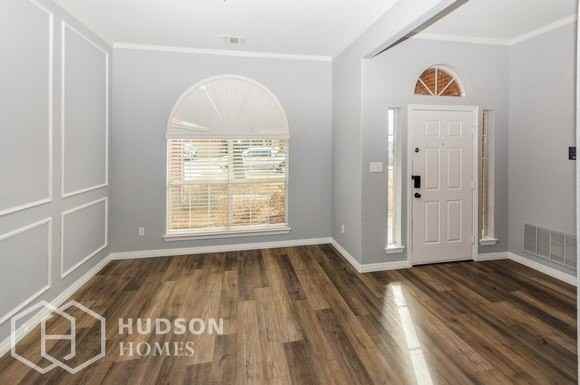 501 Valarie Ln - Photo 3 of 22