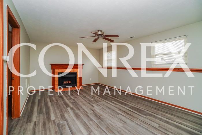 1062 Discovery Dr - Photo 3 of 11