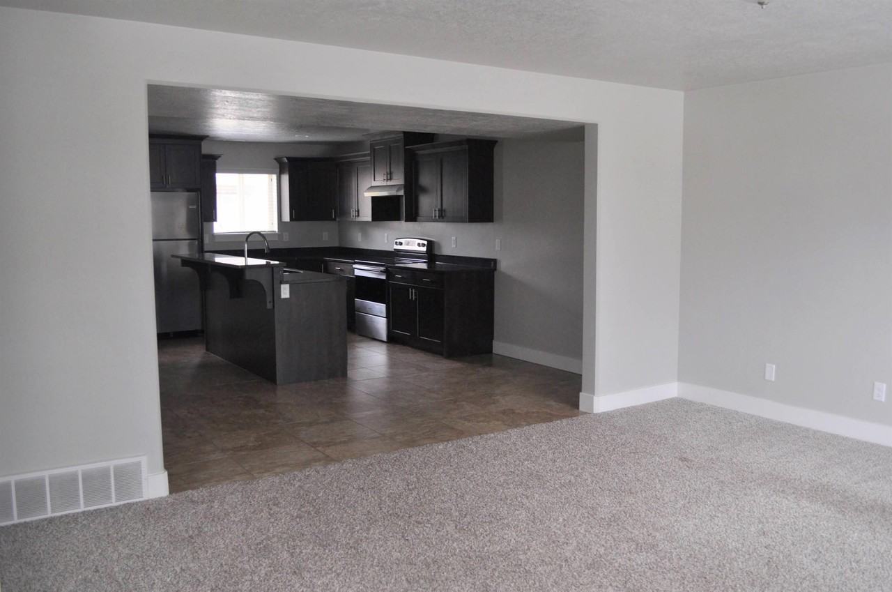 417 W 1400 N #102 - Photo 3 of 14