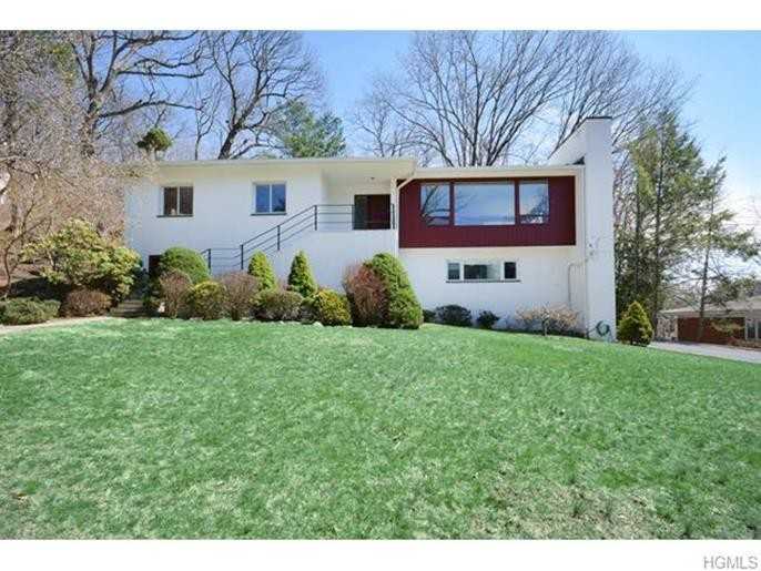 44 Briary Rd - Photo 2 of 18
