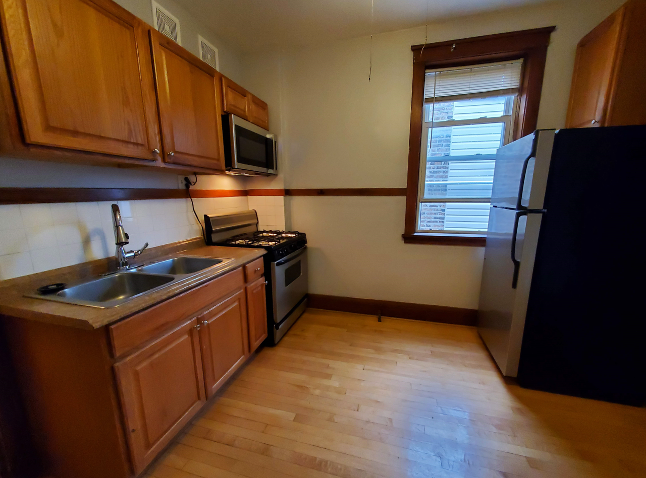 4734 N Albany Ave - Photo 7 of 12