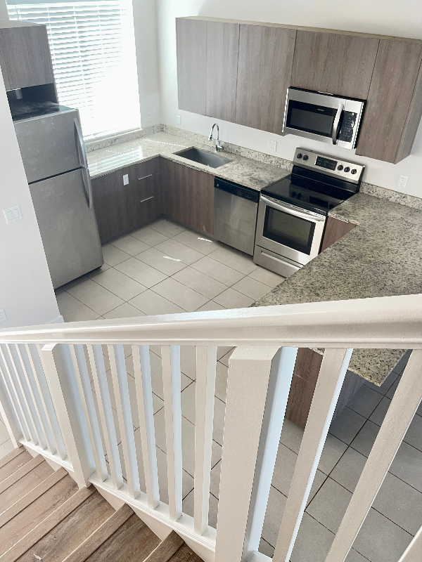 515 Ne 121st St #515 - Photo 4 of 17