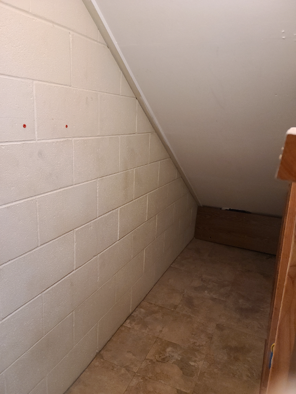 368 N Market St - Photo 7 of 8