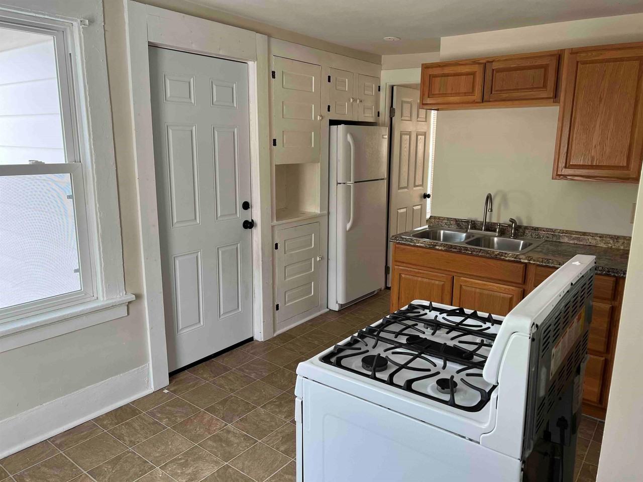 412 Tompkins St #2 - Photo 4 of 7