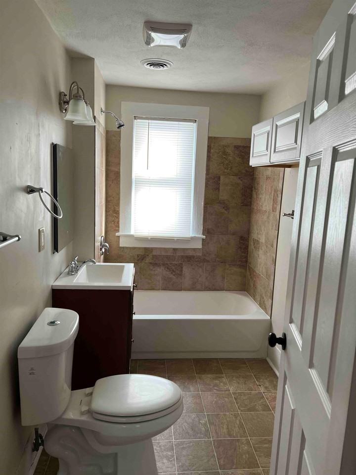 412 Tompkins St #2 - Photo 6 of 7