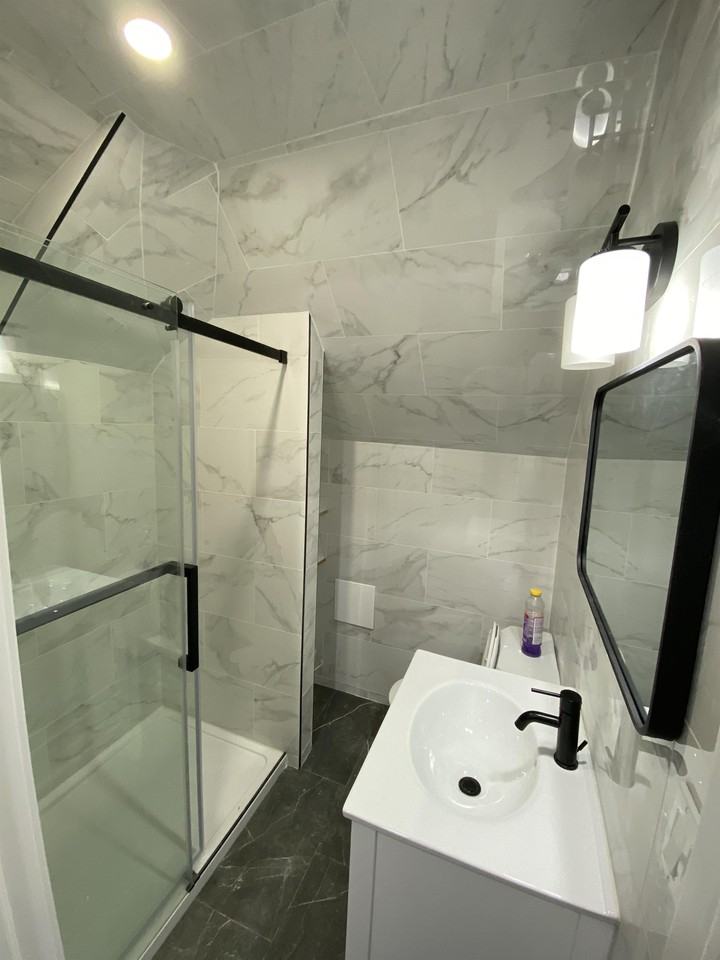 129 Emerald St S - Photo 3 of 18