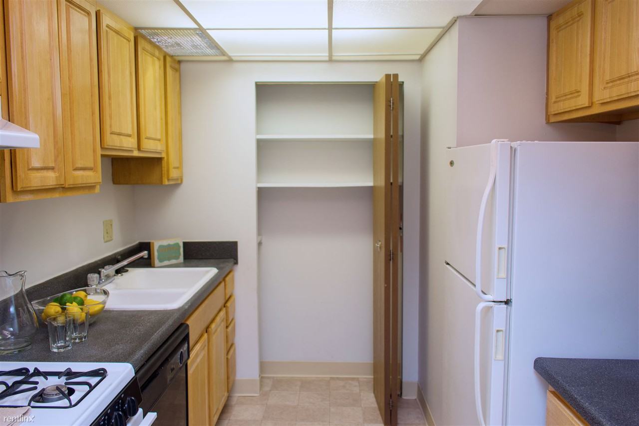 Lake Pointe Apartments - Photo 2 of 12