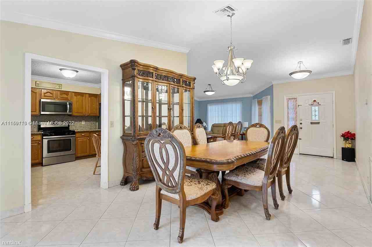 815 N 48th Ave - Photo 2 of 4