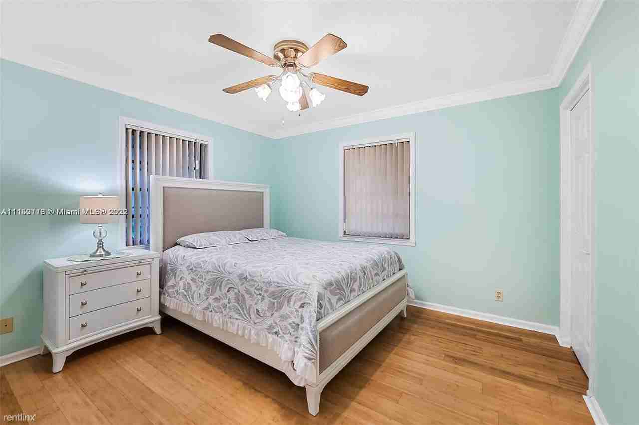 815 N 48th Ave - Photo 3 of 4