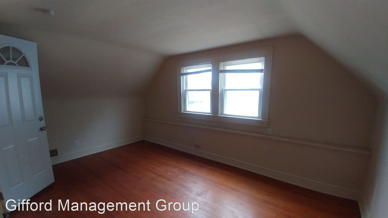 944 Norview Ave - Photo 2 of 8