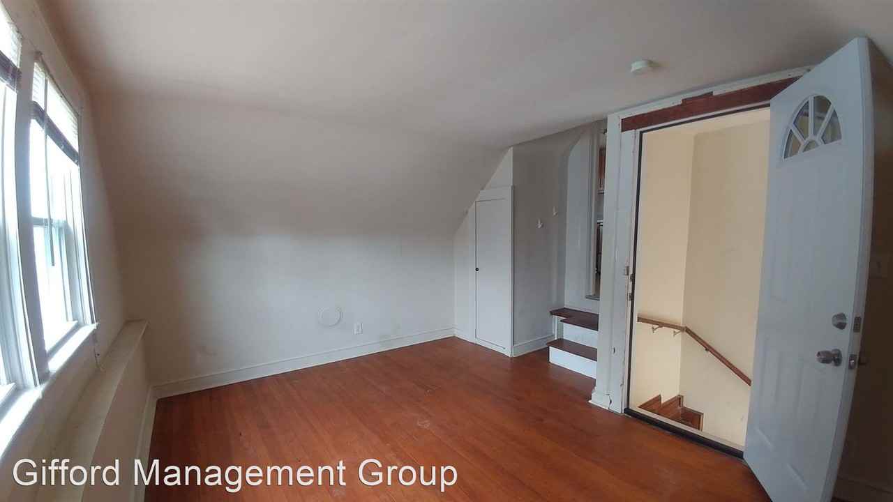 944 Norview Ave - Photo 3 of 8