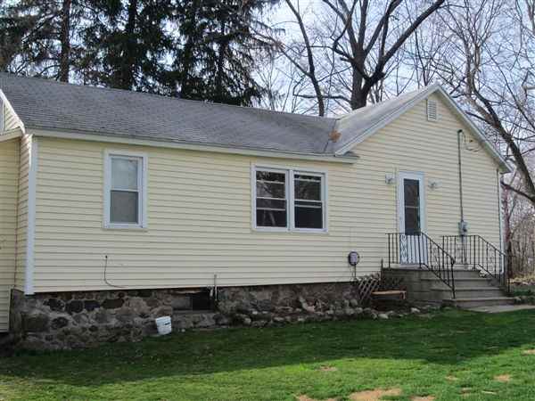 6070 5 Mile Rd NE - Photo 2 of 10