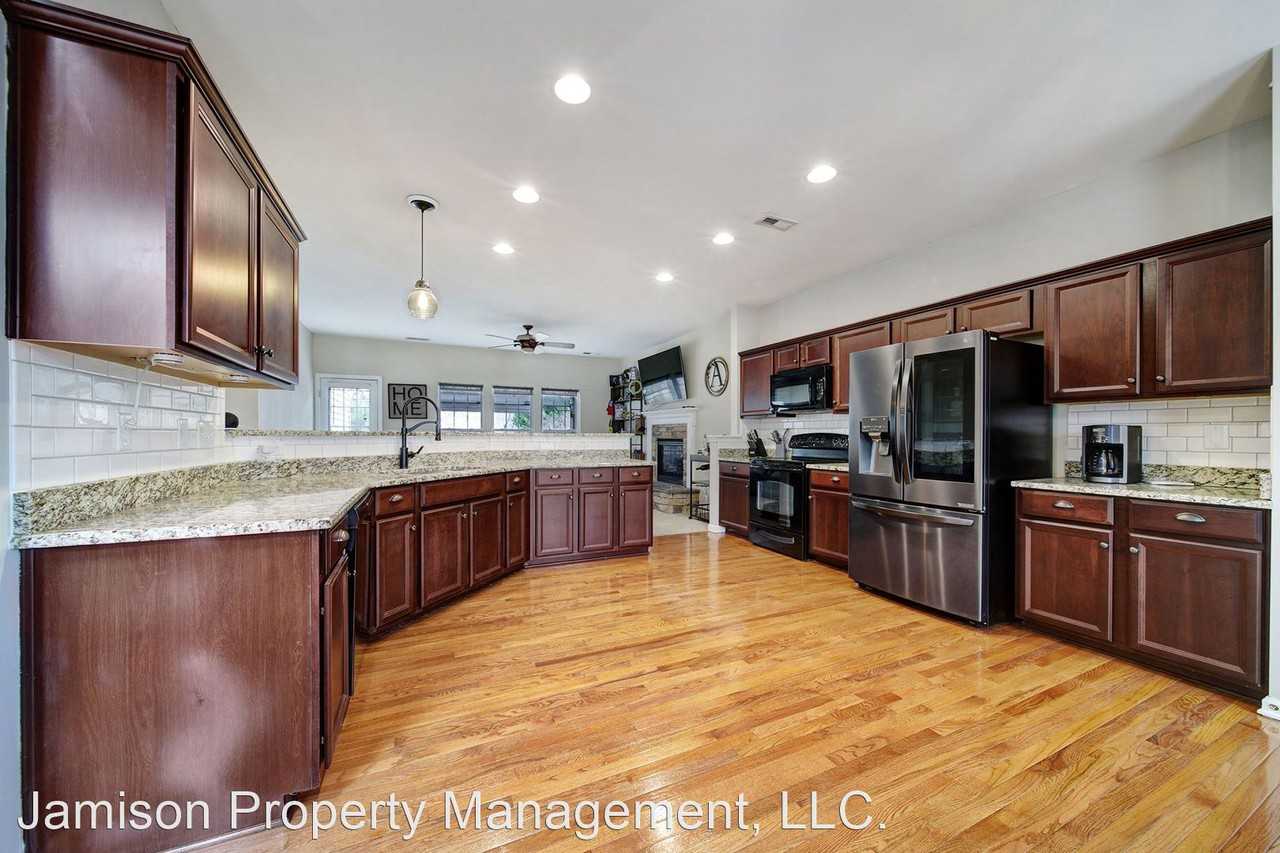 804 Thornapple Ct - Photo 2 of 16