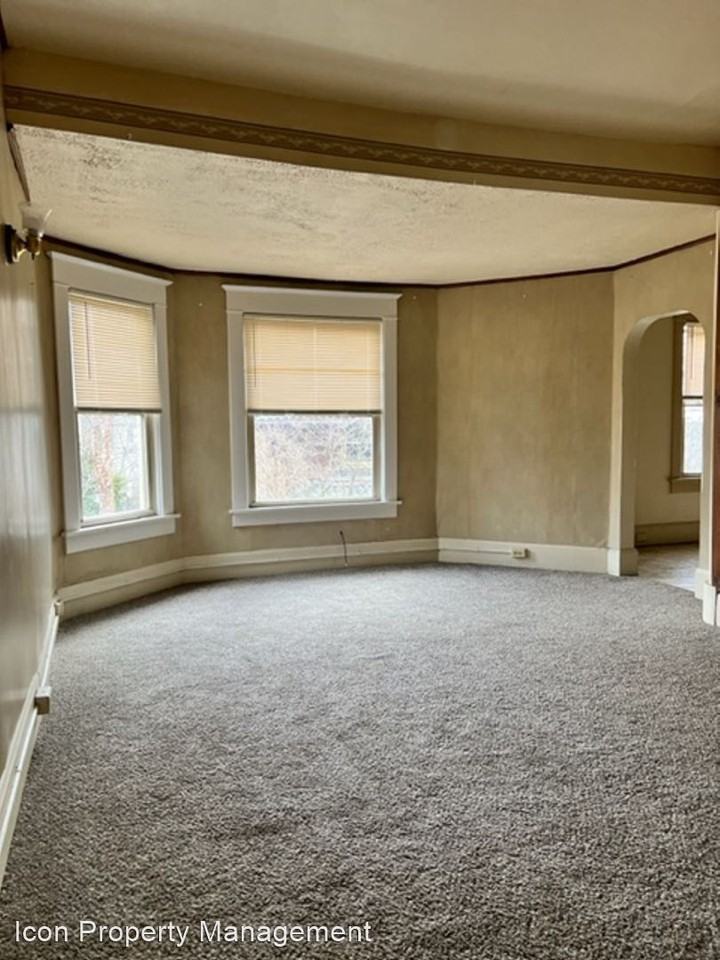 18 5th St NE - Photo 2 of 7